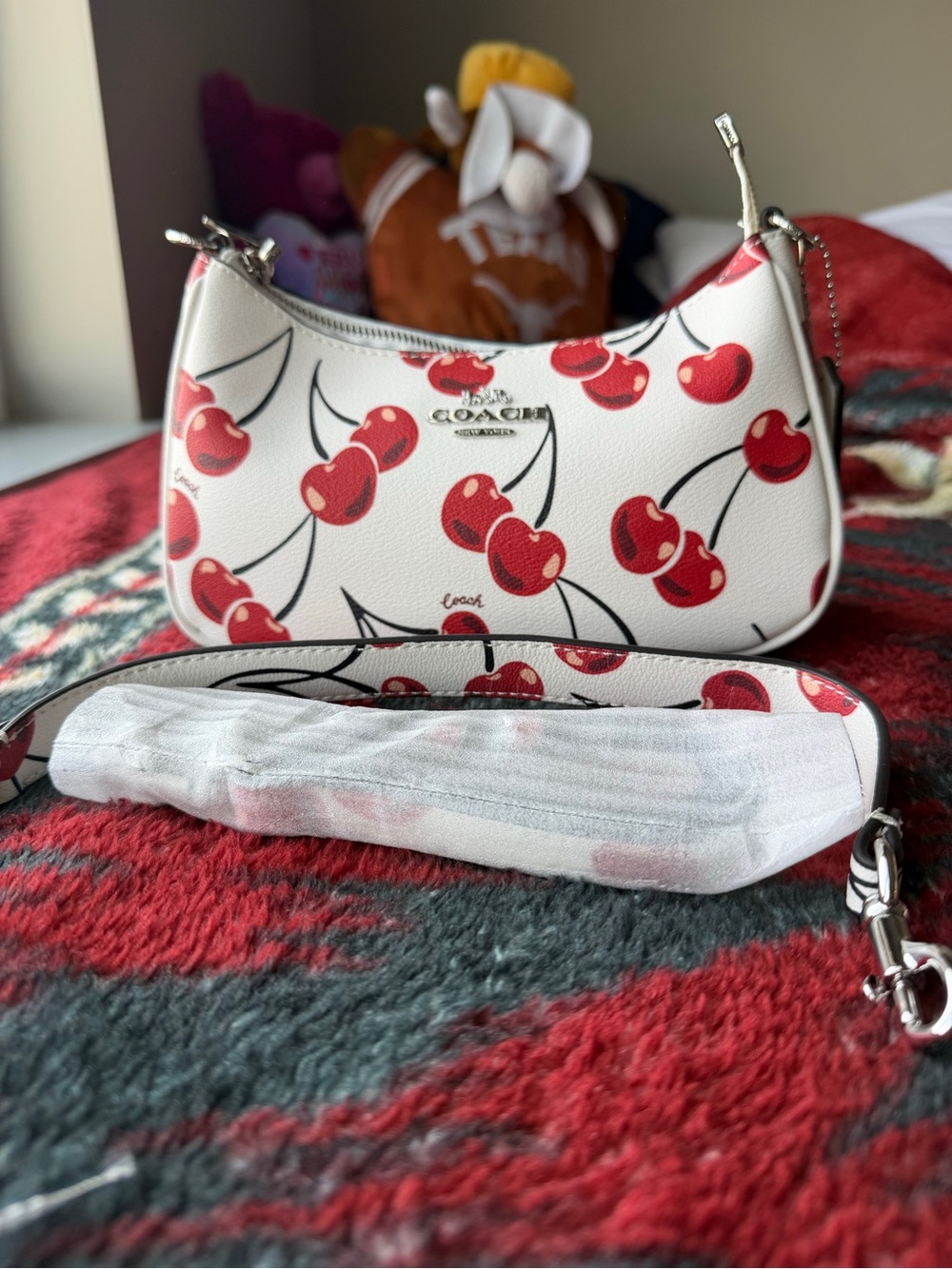 Coach White Cherry shoulder bag - Picture 6 of 8